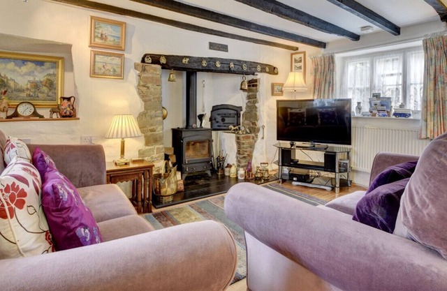 Warren Cottage - Two Bedroom House, Sleeps 4