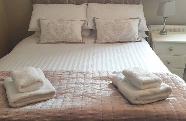 Warrenpoint Countryside House-3bedroom- Private Garden