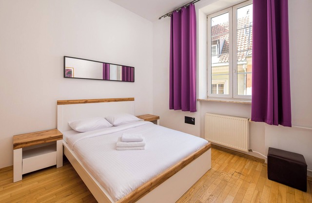 Warsaw Main Square Apartment