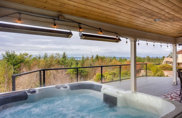Washington Vacation Rental w/Hot Tub Near Tacoma