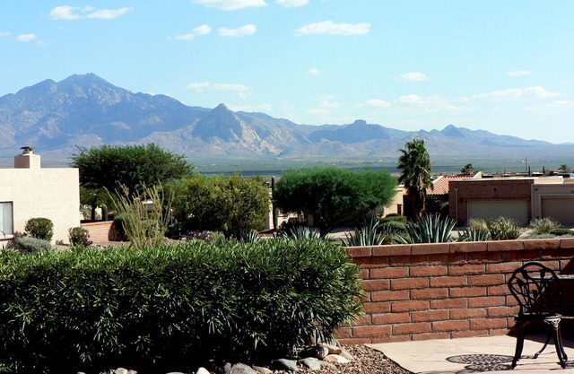 Watch the sun rise over the Santa Rita Mountains - Green Valley Hideaway