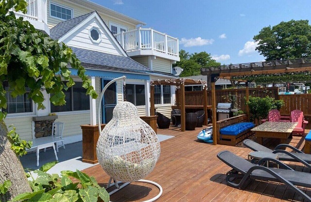 Water Front Beach House - 3BR w BBQ & Sunset!