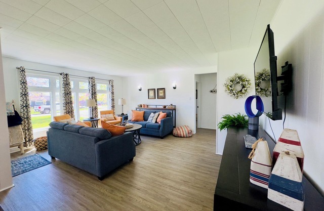 Water Front Cedar Canal Sleeps 7