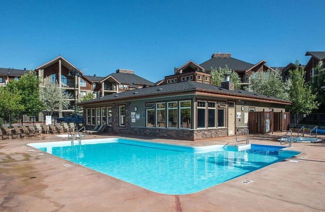 Water's Edge | Pool | Hot Tub | Pets | Ground LVL