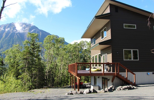 Water view! Cooper Landing, WiFi! View of lake and River!5 Private acres.