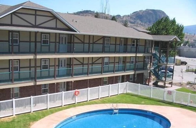 Waterfront Luxury Condo With 3 Bedrooms And Pool