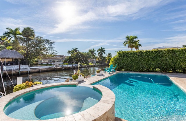 Waterfront Heated pool with Jacuzzi 3/2 in Lauderdale by the Sea
