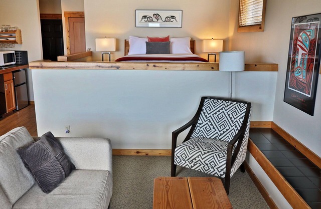 Waterfront 1 bedroom condo - private deck offering spectacular views