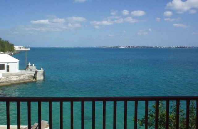 Waterfront 2 Bedroom Cottage, Access to Private Beach