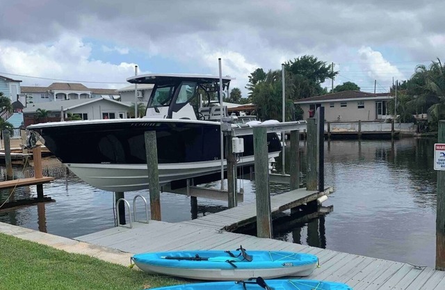 Waterfront-2BDR/2BTH -4 mins to the Beach+ Kayaks