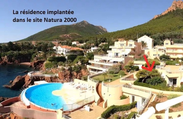 WATERFRONT, APT. 55m² SEA VIEW + SOUTH TERRACE-GARDEN of 45m² + SWIMMING POOL