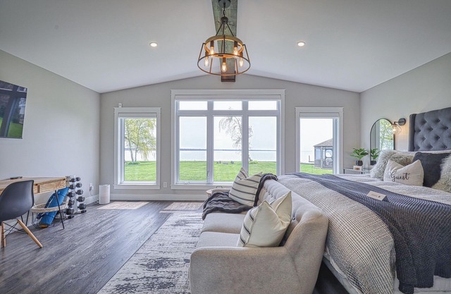 Waterfront Bayside Escape