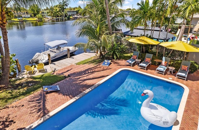 Waterfront | Boat Rental | Heated Pool | Sleeps 10
