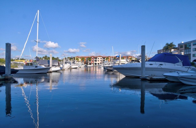 Waterfront condo in Naples