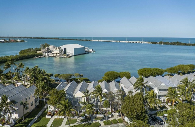 Waterfront Duck Key Villa - Sleeps 6