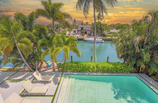 Waterfront Home with 5BR-4BTH & Pool