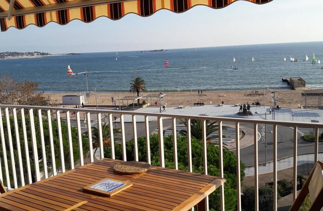 Waterfront in Fréjus-Plage, beautiful view, air conditioning, WIFI, 4/6p