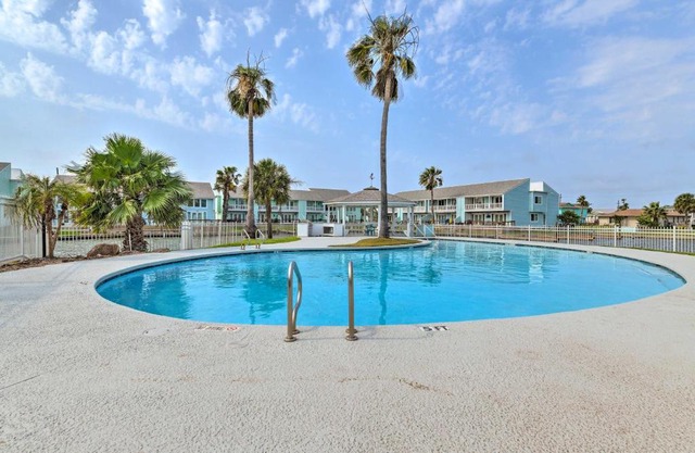 Waterfront Key Allegro Condo with Balcony and Pool