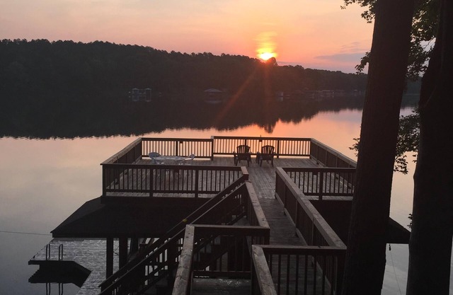 Waterfront Log Cabin On Lake Gaston