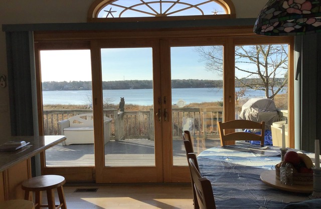 Waterfront on Bass River, 2 kayaks 4 bedrooms 3 full bathrooms, AC, Pets allowed