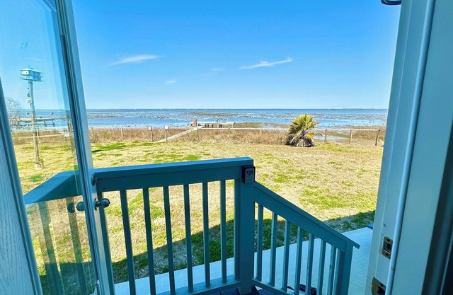 Waterfront on the Bay*Close to Beach*Brand New!