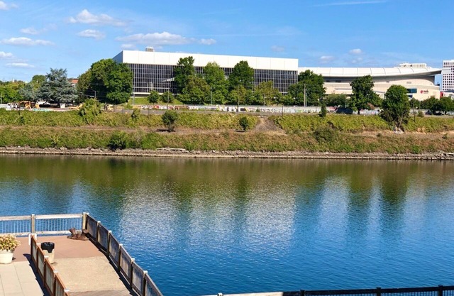 Waterfront Pearl Condo with Awesome River Views, w/Parking