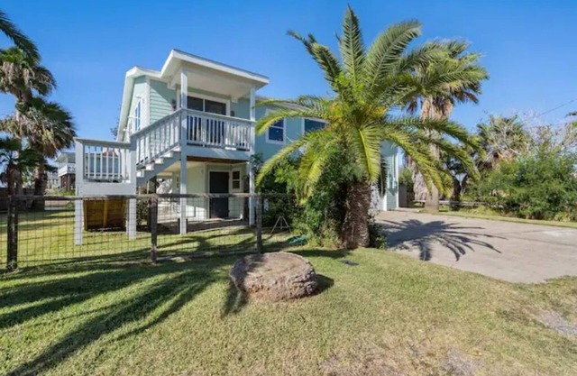 Waterfront Property With Amazing Views!