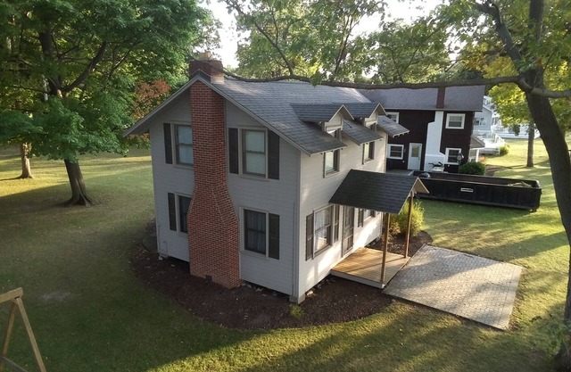 Waterfront Quaint 3 bed cottage that sleeps 6