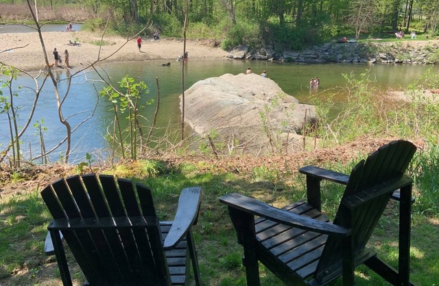 Waterfront, Swimming Hotspot, Private Down Town Location, Farmhouse