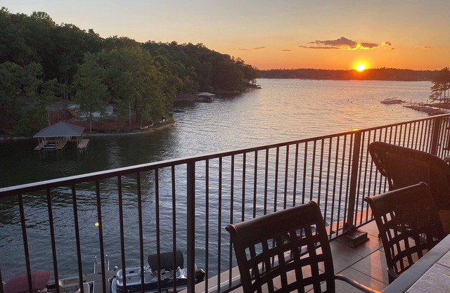 Waterfront Top Corner Unit,Amazing Sunset Views,Pool&Slide,Marina,Golf, 3 bedrms