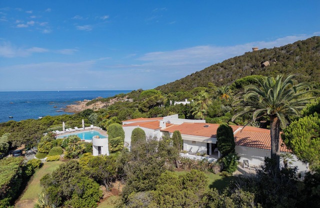 Waterfront, villa on the Isolella peninsula, 5 bedrooms, pool, sea view