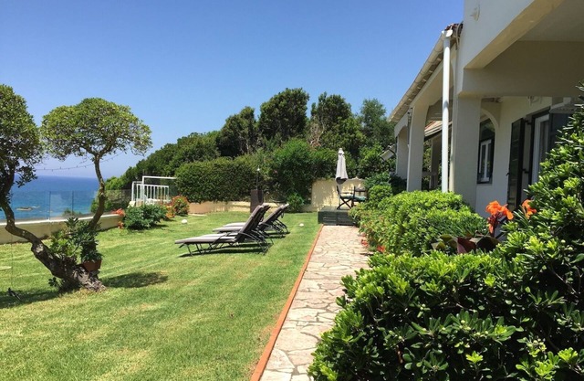 WATERFRONT VILLA SEAHORSE BAY- HALIKOUNAS
