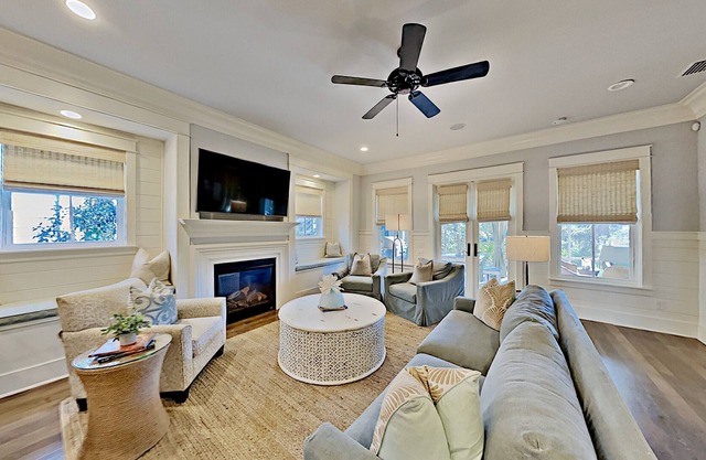 Watersound Beach Home - 6 Free Bikes - Deeded Beach Access - Sleeps 12
