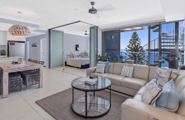 Waterviews galore - Penthouse with private roof top jacuzzi