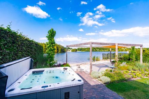 Watervilla van Francke by Droomvilla