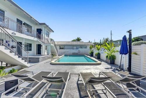 Waves On Desoto Studio With Pool # 3