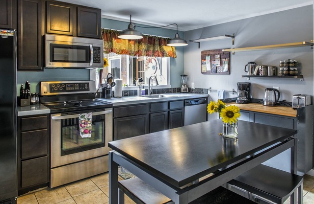 We have A/C! Relax in the hot tub! modern design, family and pet friendly!