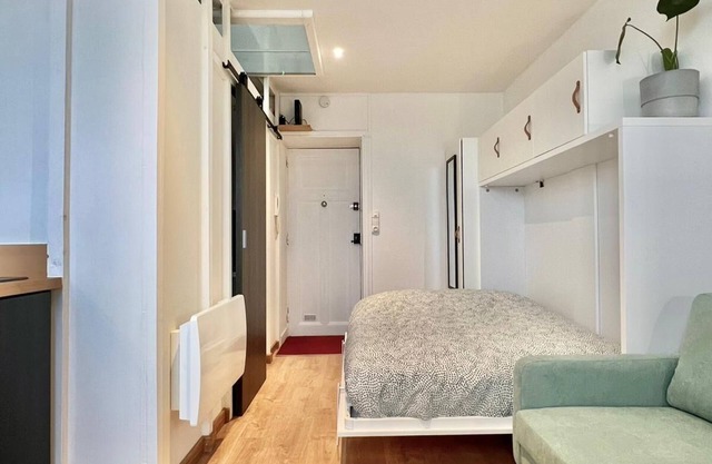 Weekly rental furnished apartment center