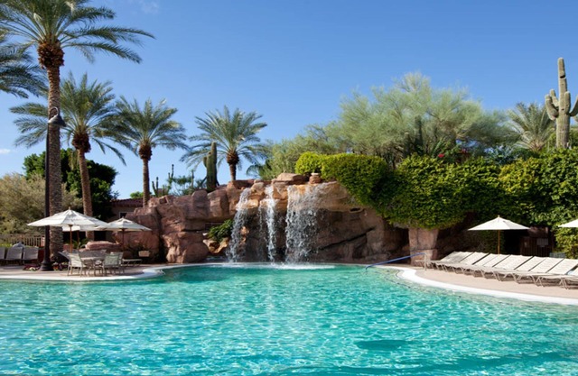 WEEKLY Stays in Scottsdale AZ. 1bdrm 1bath Sleeps 4 w/Kitchenette