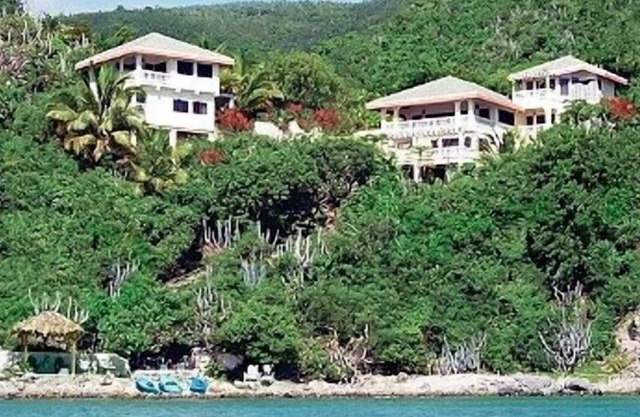 WELCOME DINNER - LUXURY AMENITIES- SEASIDE VILLA! ~ 109 "5-STAR" REVIEWS!