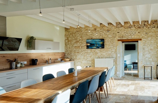 Welcome to Domaine de Brignon, family-run B&B in a former winegrowing farmhouse