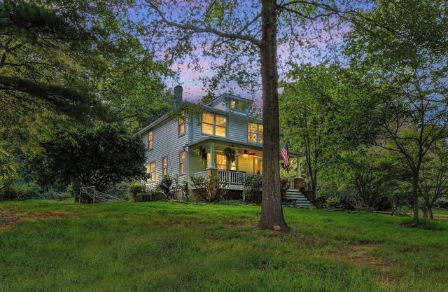 Welcome to Badby Wood Farmhouse. 3BR/2.5 Bath in the heart of Fauquier County.