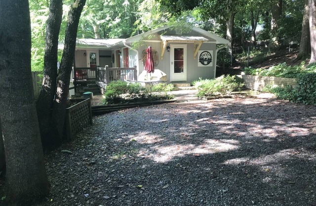 Welcome to Lulu’s Cottage. A quiet yet convenient location in WNC.