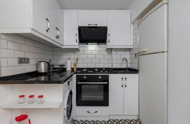 Welcome to our sweet 2 bedroom / 1bathroom cozy home in the heart of Bebek close to the bosphorus