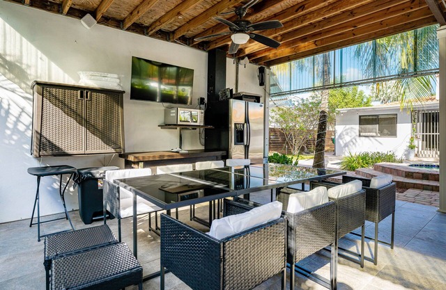 Welcome to Paradise POOL Home in Brickell 5 min to the beach.