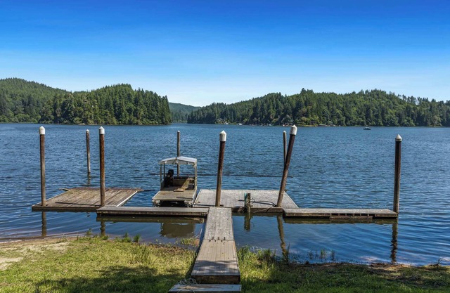Welcome to THE ultimate Lakefront Villa!