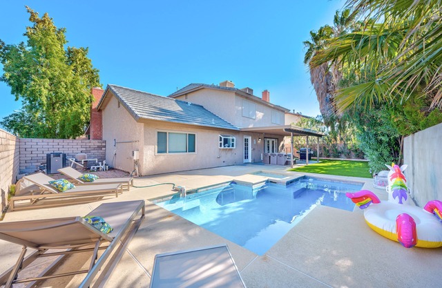 Welcome to your Dream Home, up to 12 guests!