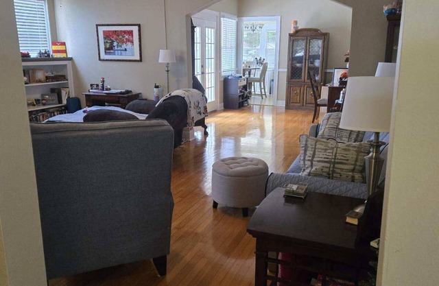 Welcoming 2-bedroom lake view house in Winter Haven