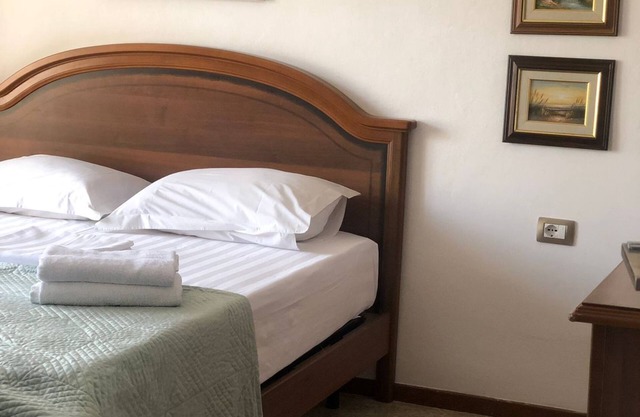 Welcoming 2-bedroom apartment with AC in vibrant Tiranë