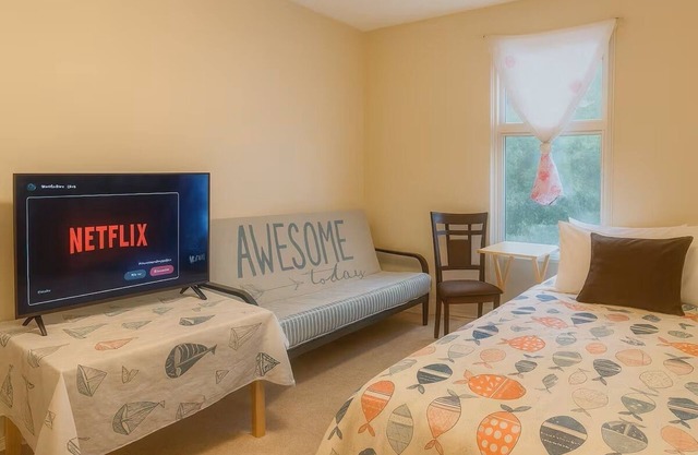 Welcoming Downtown Room 5-Star Clean & Great Value